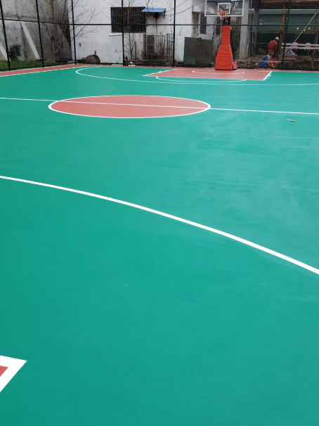 果洛 球场长期使用易出现地面开裂